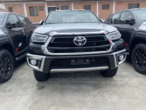 New Toyota Hilux 2022 Black