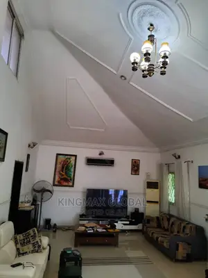 Furnished 4bdrm Penthouse in Kaura for sale