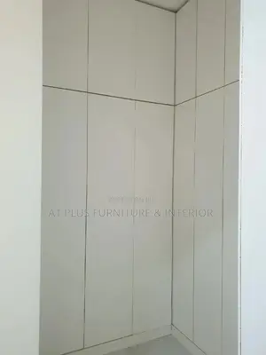 L-shape Walk In Closet With Pull Out Shoe Rack + Inner Light