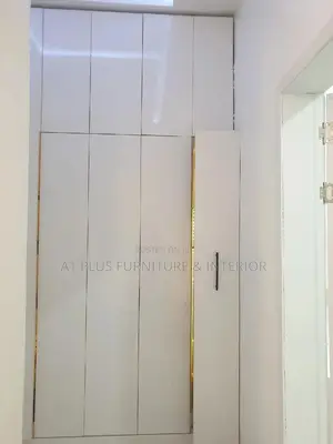 L-shape Walk In Closet With Pull Out Shoe Rack + Inner Light