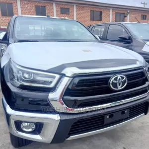 New Toyota Hilux 2022 Black