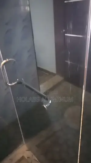 Black Glass Bath