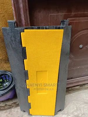 Speed Breaker With Cable Space