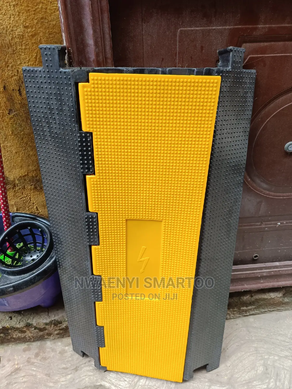 Speed Breaker With Cable Space