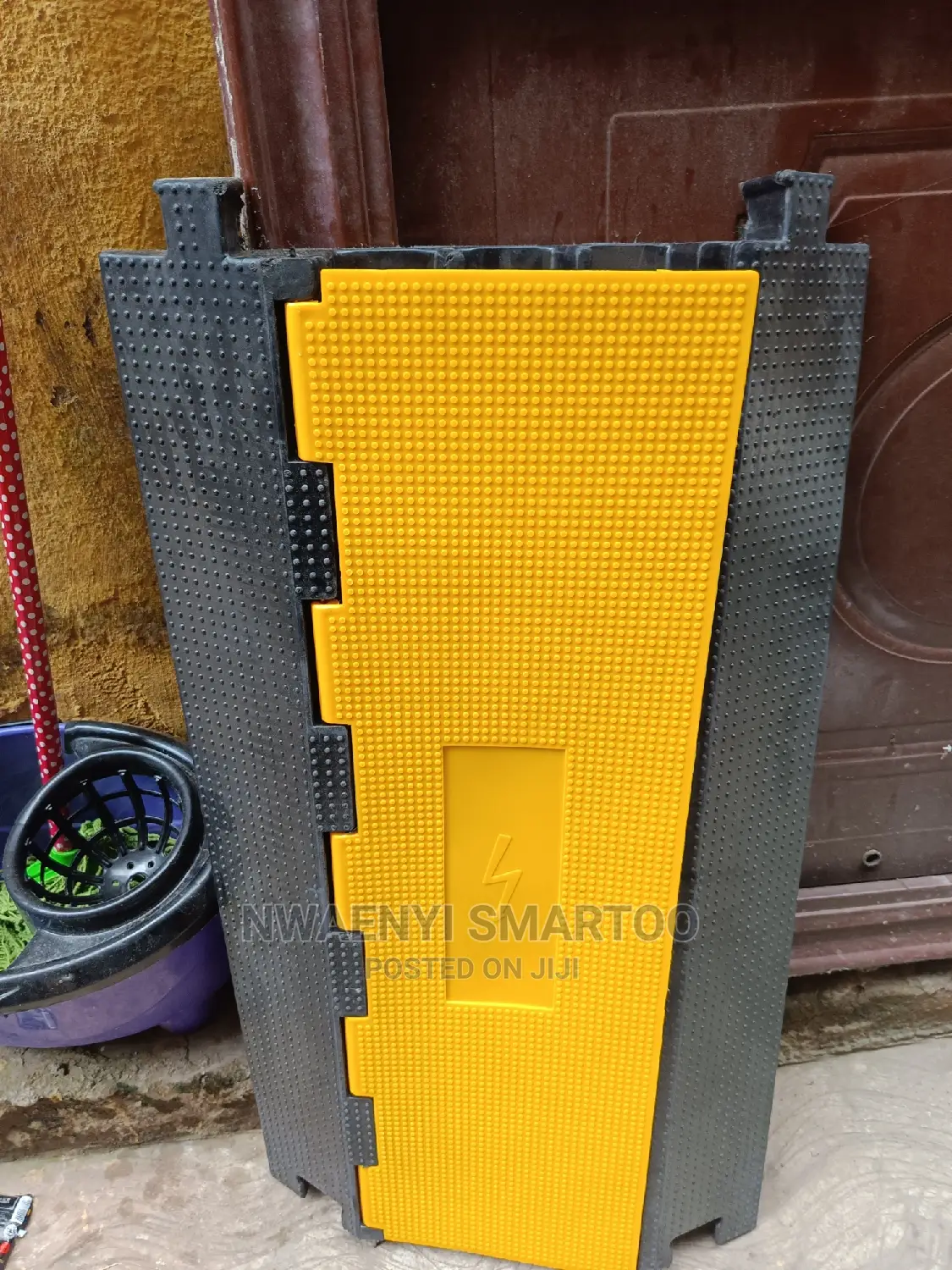 Speed Breaker With Cable Space