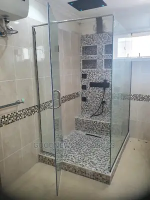 Solid Glass Cubicle