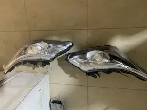 Head Lamps Avensis 2012