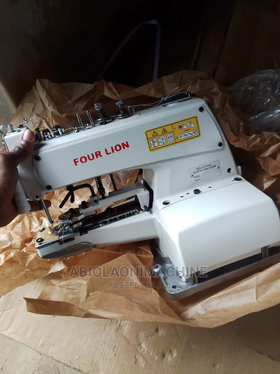 Four Lion Button Tacking/Attaching Machine