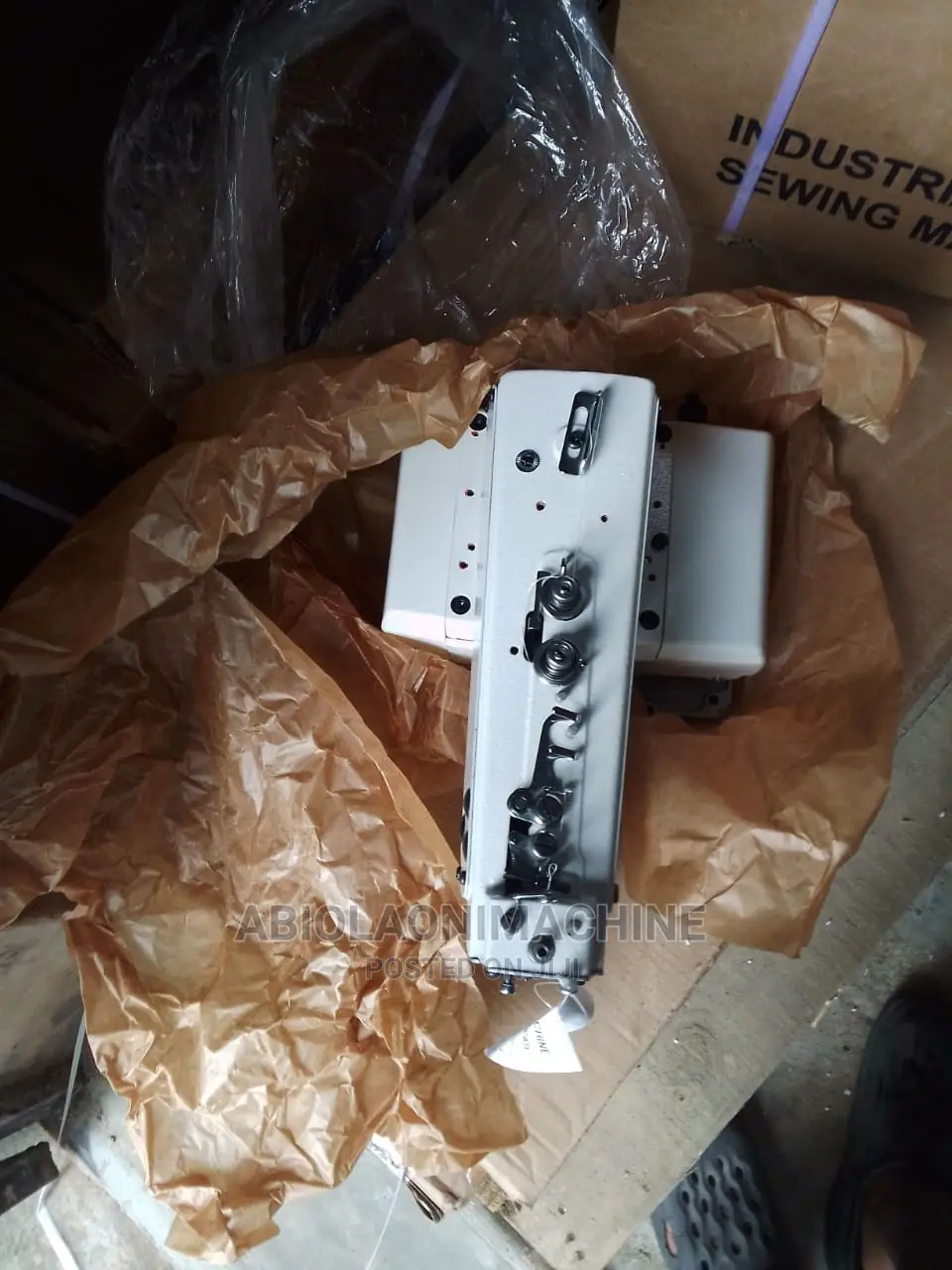 Four Lion Button Tacking/Attaching Machine