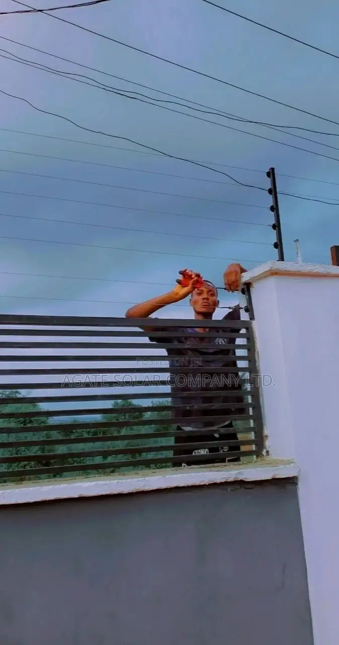Electric Fence Barbwire Installer