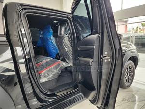 New Toyota Hilux 2022 Black