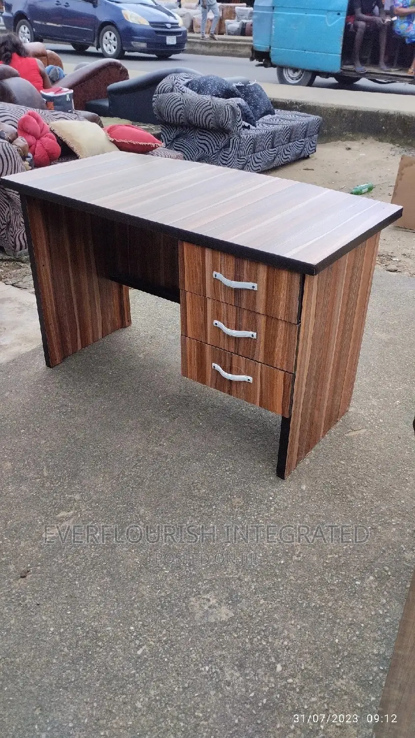 Office Table 4ft for Home and Office Use