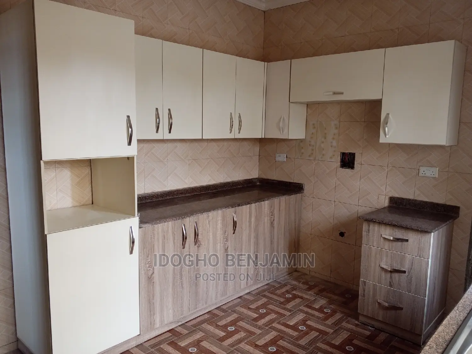 Classic Kitchen Cabinet for New Couples