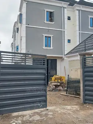 3bdrm Block of Flats in Ajao Estate for sale