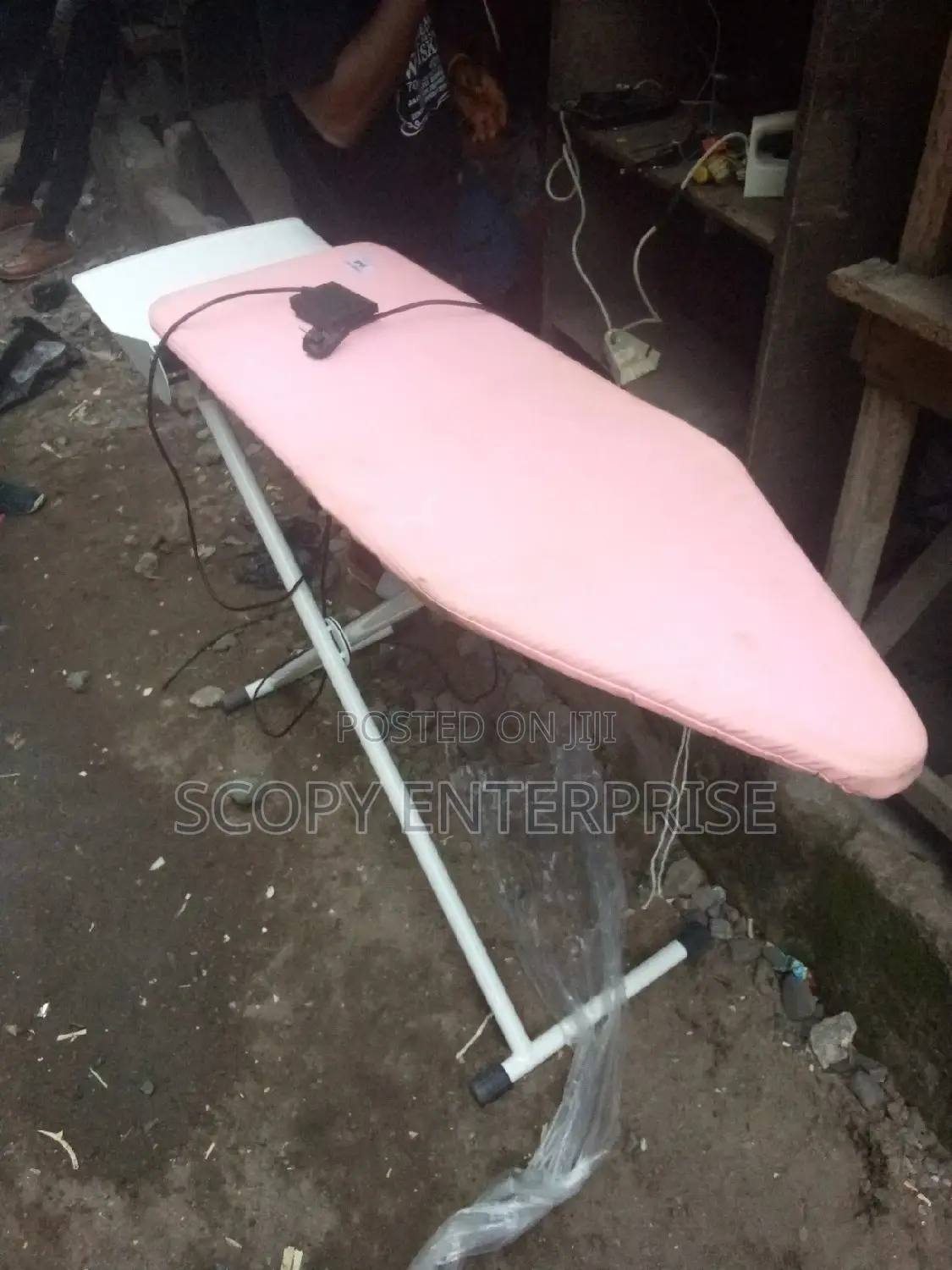Industrial Table With Vaccum For Laundry