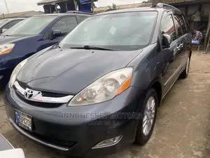 Toyota Sienna XLE Limited FWD 2009 Gray