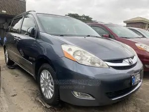Toyota Sienna XLE Limited FWD 2009 Gray