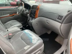 Toyota Sienna XLE Limited FWD 2009 Gray