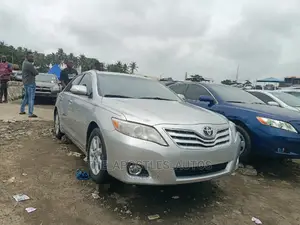 Toyota Camry 2011 Silver