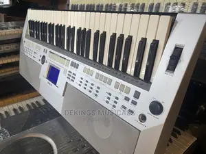 Yamaha PSR-S500 Arranger Workstation Keyboard