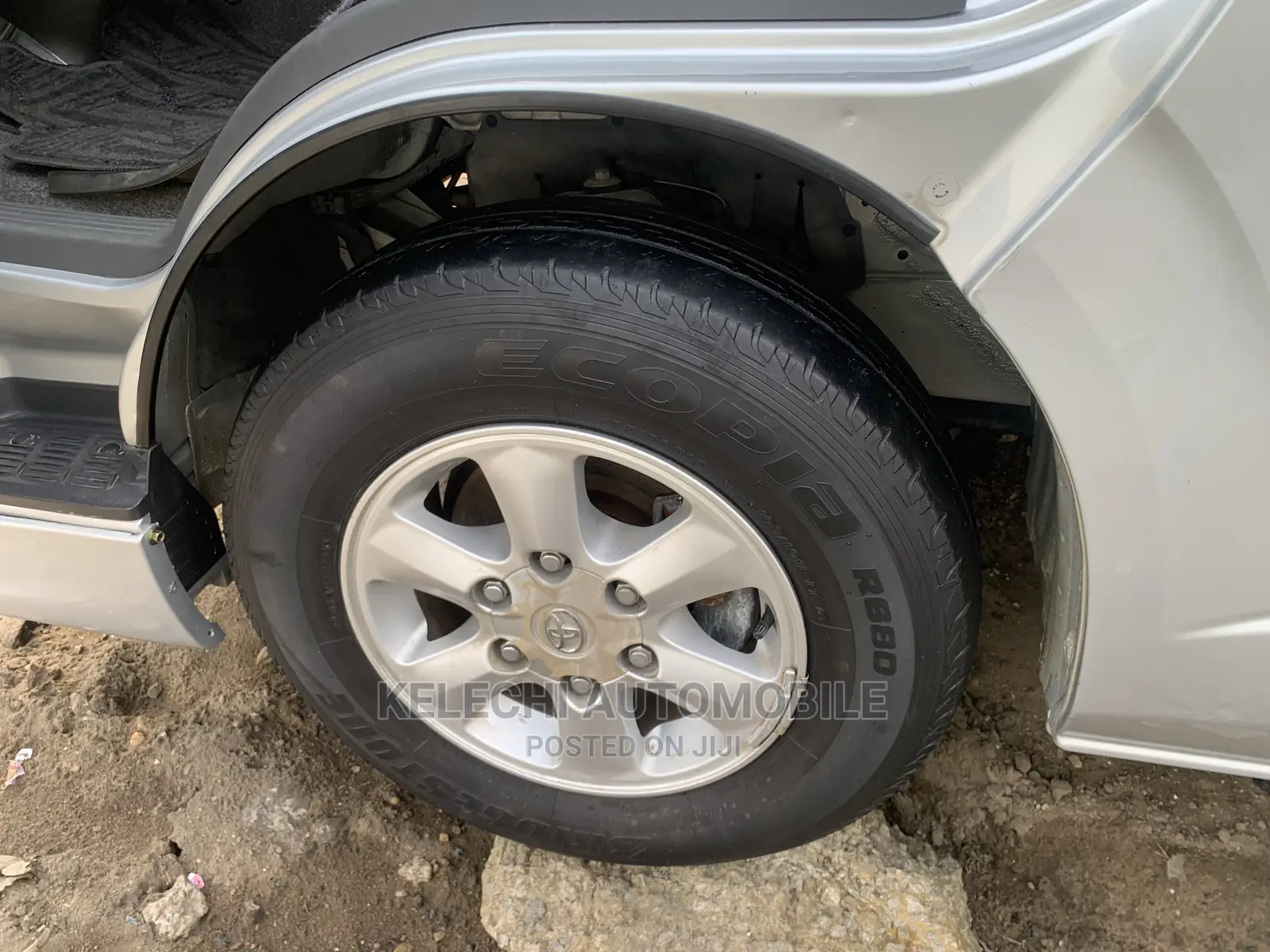 Toyota HiAce 2012 Silver