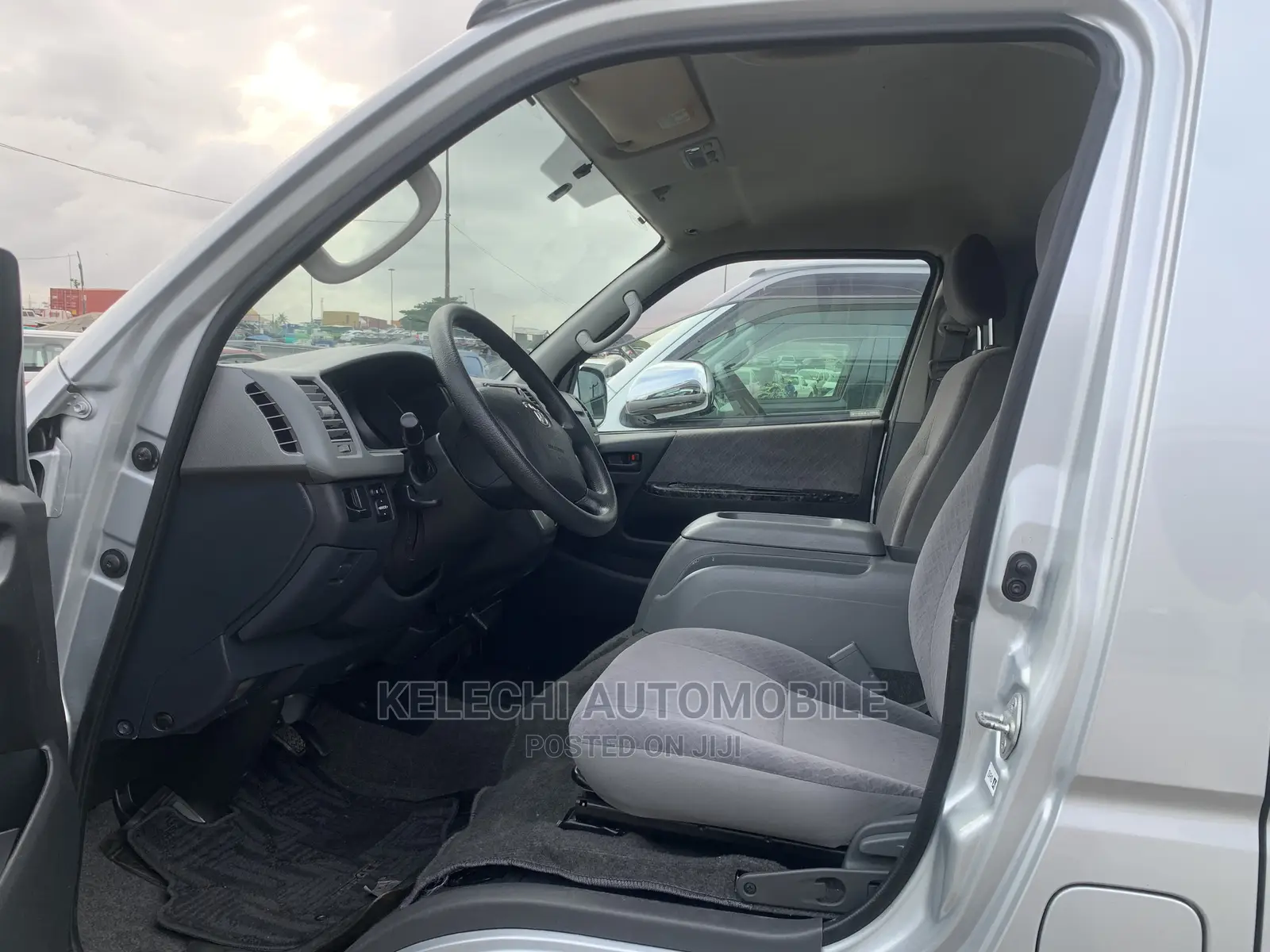 Toyota HiAce 2012 Silver
