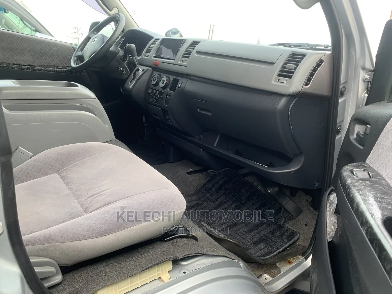 Toyota HiAce 2012 Silver