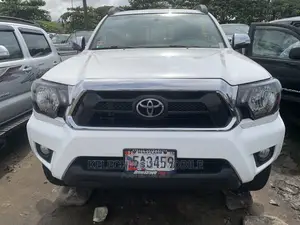 Toyota Tacoma 2015 White