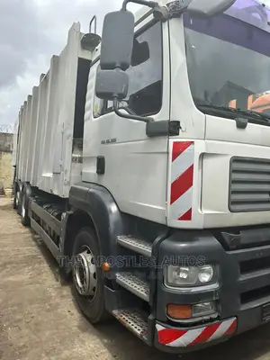 Man Diesel Refuse Truck (8 Tyres)