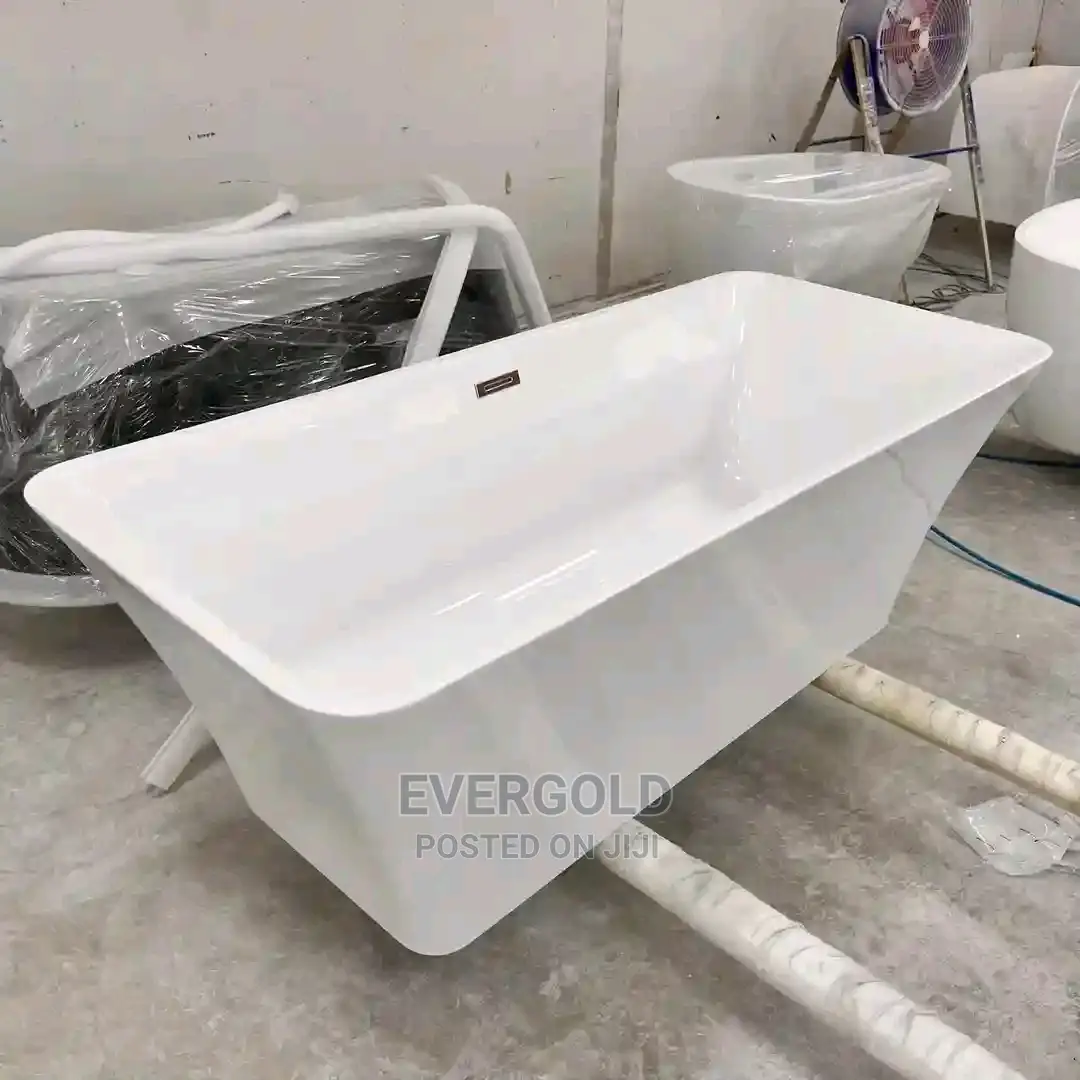 Luxury Bath Tub Available