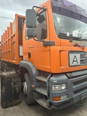 Garbage Compactor Truck 8 Tyres