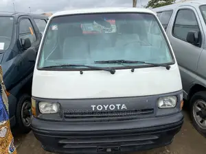 Toyota HiAce 2001 White