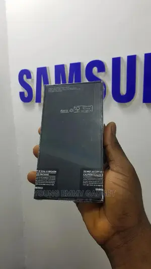 New Samsung Galaxy S22 5G 256 GB Black