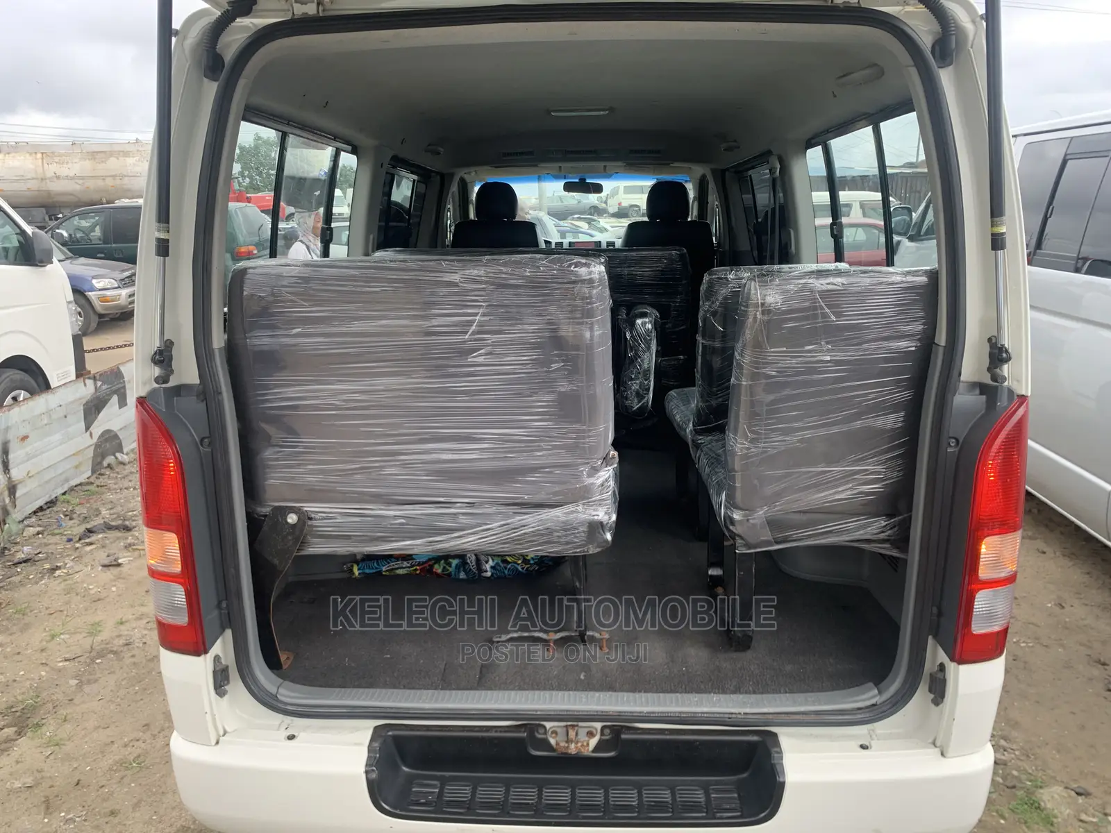 Toyota HiAce 2010 White