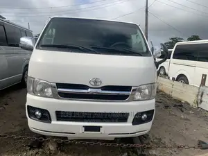 Toyota HiAce 2010 White