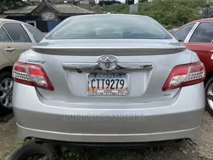Toyota Camry 2010 Silver