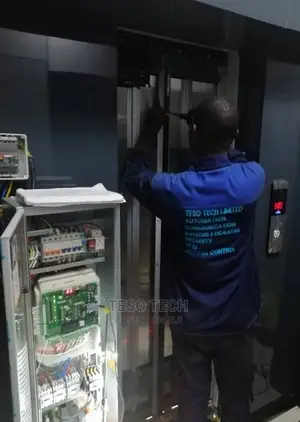 Construction Of Super Quality Passengers Elevator.