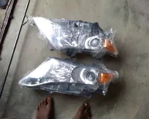Toyota Venza Headlamp the Two Side 2012 Model