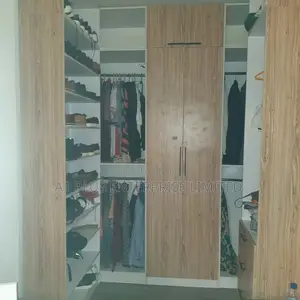 Full Height U-Shape Walk in Closet in HDF Matt Finish