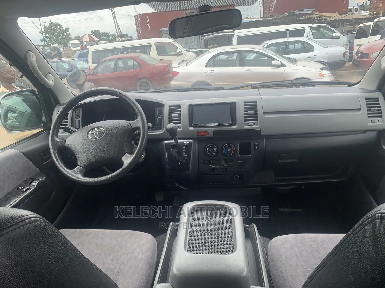 Toyota HiAce 2010