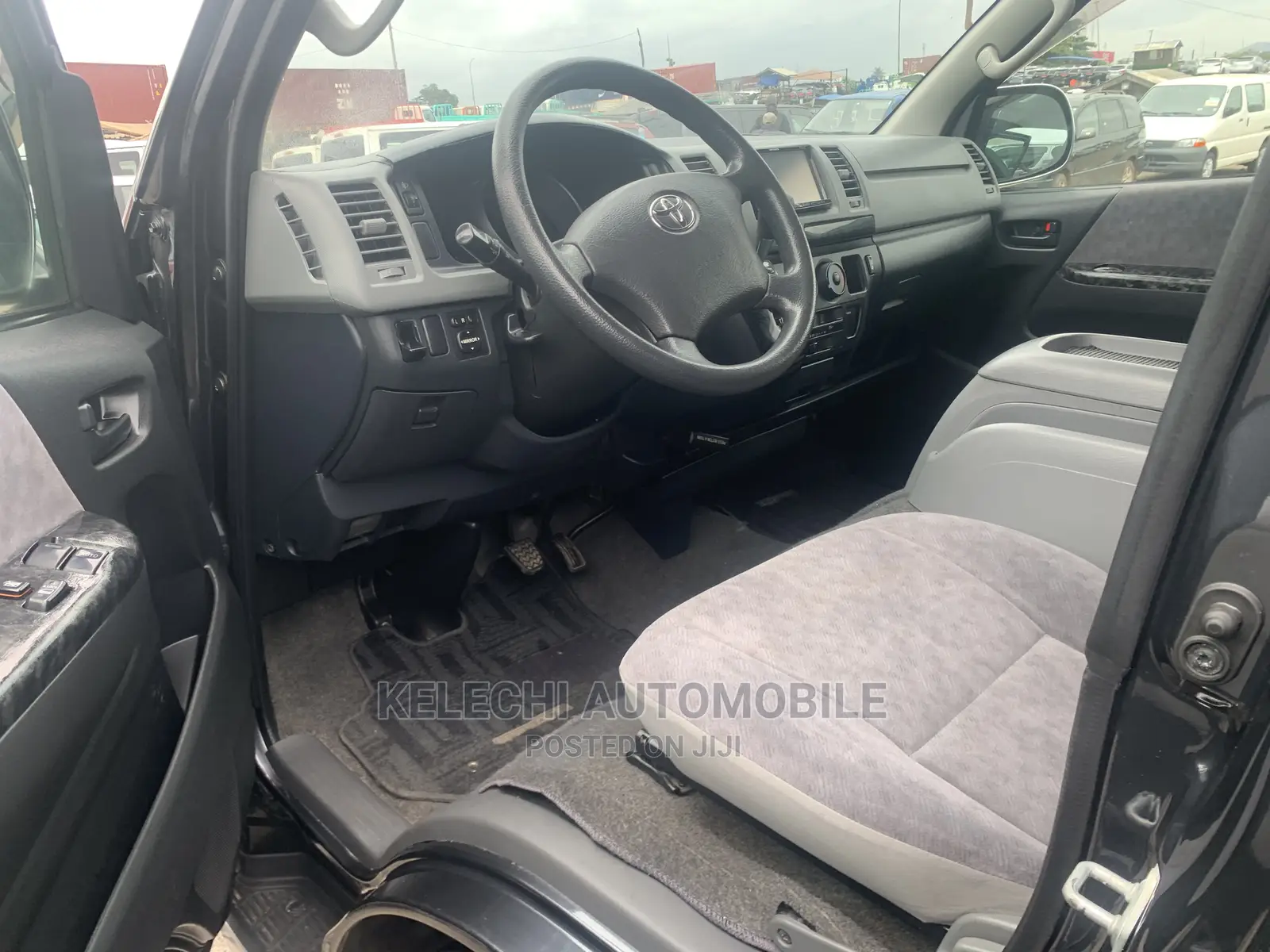 Toyota HiAce 2010