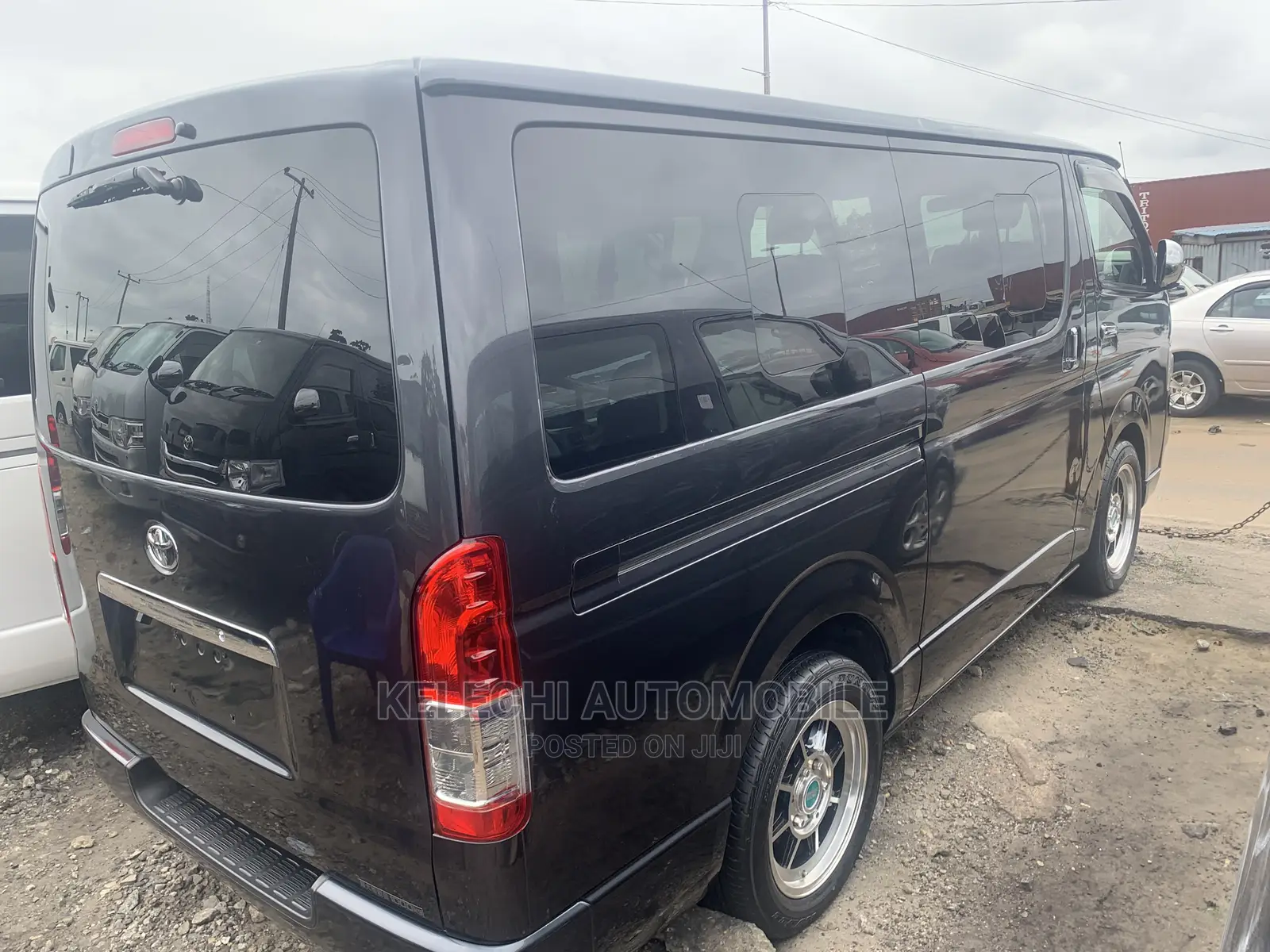 Toyota HiAce 2010
