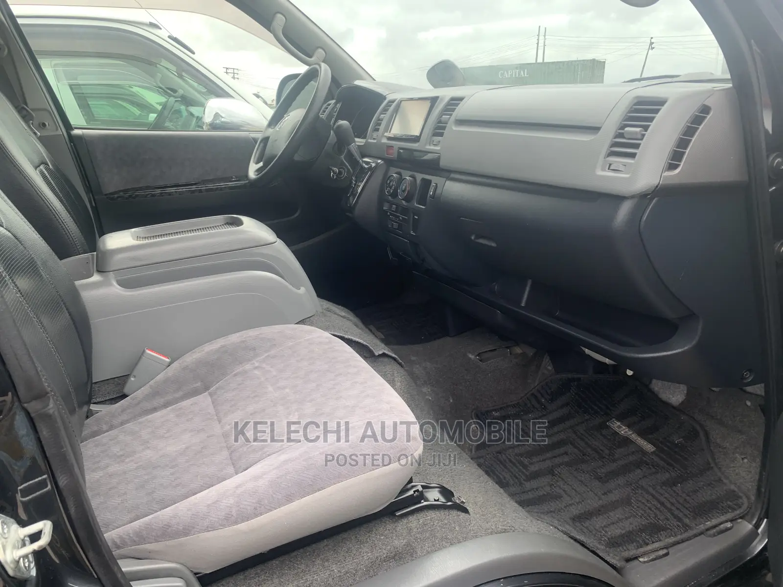 Toyota HiAce 2010