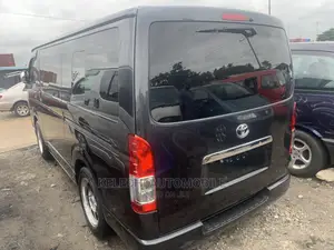 Toyota HiAce 2010