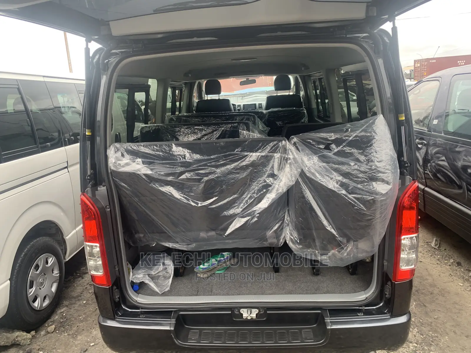 Toyota HiAce 2010