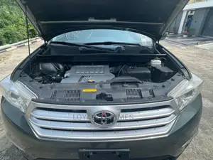 Toyota Highlander Limited 3.5l 4WD 2013 Beige
