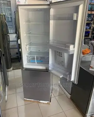35dcb Hisense Refrigerator W/Bottom Freezer + Disperser