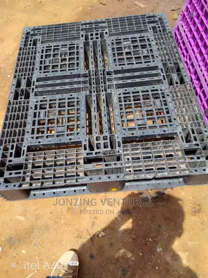 110 X 110cm Black Pallets.