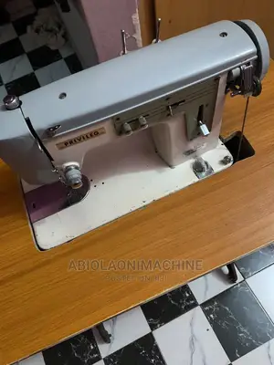 Multifunctional Zigzag Sewing Machine (Direct Tokunbo)