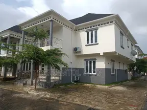 4bdrm Duplex in Idu Industrial for rent